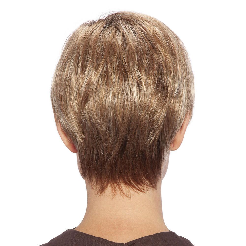 Kurzhaarperücke, blond mit Strähnen. Seitenansicht einer Frau mit braunem Oberteil.