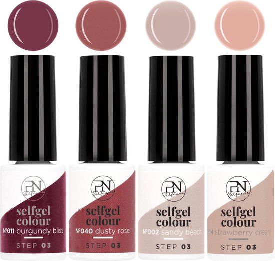 Vier Flaschen Nagellack in verschiedenen Farben. Oben Farbmuster, darunter Flaschen mit schwarzem Deckel. Aufschrift: selfgel colour, Step 03.