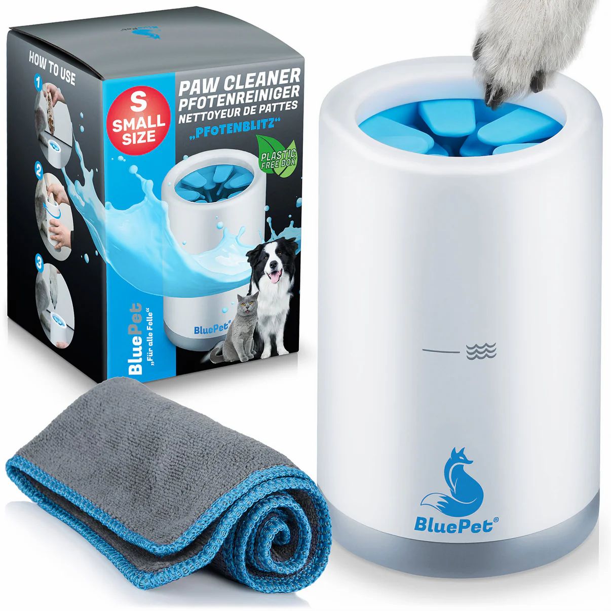 Weißer Pfotenreiniger mit blauem Innenleben, Handtuch und Verpackung. Marke: BluePet. Aufschrift: PfotenBlitz, Paw Cleaner.