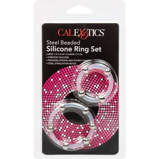 Verpackung mit zwei Silikonringen mit Metallkugeln. Marke CalExotics, Produktname Steel Beaded Silicone Ring Set.