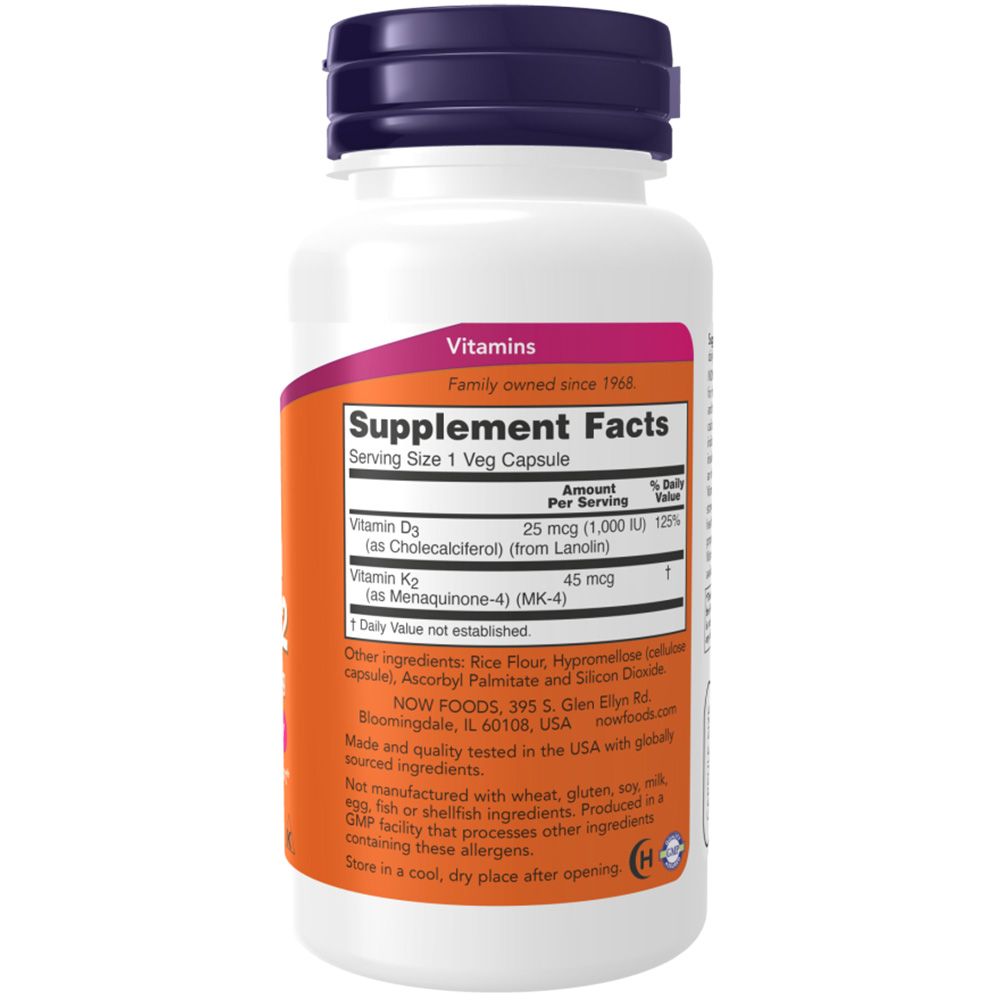 Rückseite der weißen Flasche. Aufschrift: Supplement Facts. Enthält Vitamin D3 und K2. NOW Foods Logo und Adresse.