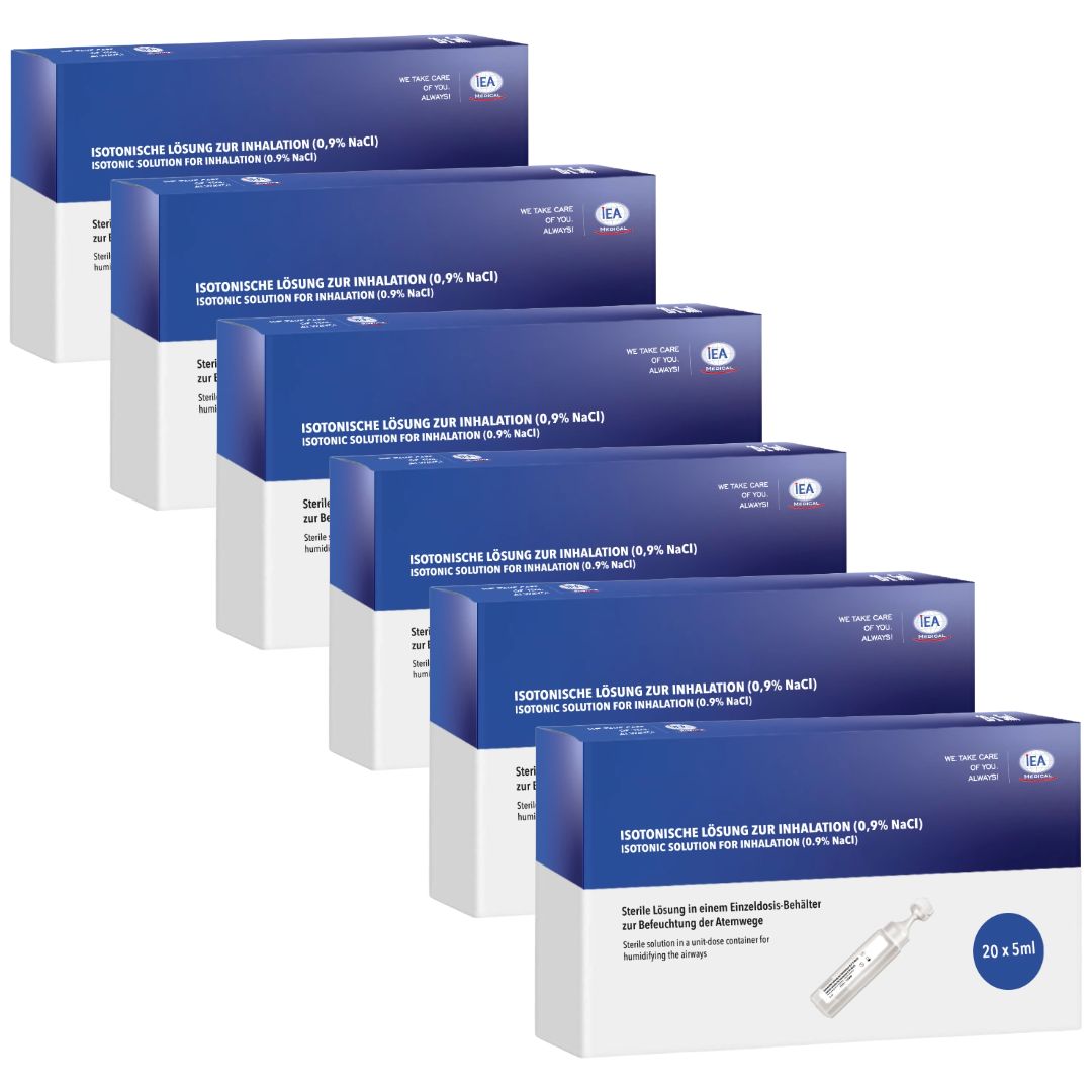 Sechs Packungen IEA Medical Kochsalzlösung zum Inhalieren. Blaue und weiße Verpackung mit Produktinformationen und Logo.