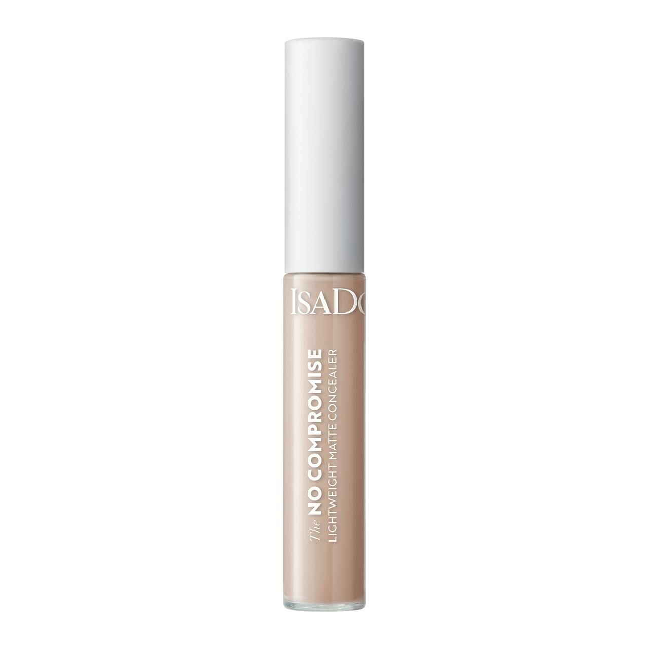 IsaDora No Compromise Matte Concealer. Beige Tube mit weißem Deckel. Produktname und Marke sind sichtbar.