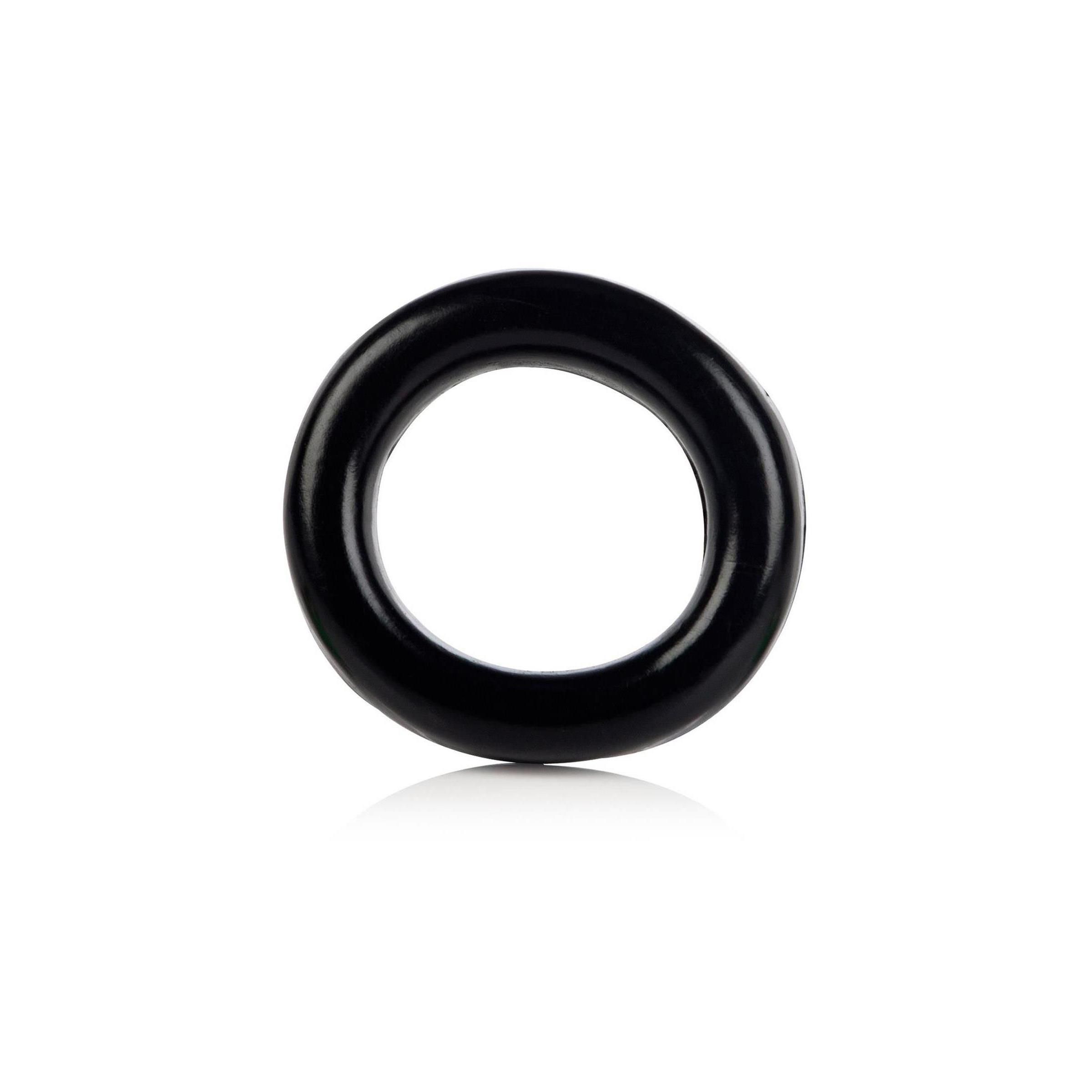 Schwarzer Ring. Runde Form, glatte Oberfläche. Auf weißem Hintergrund.