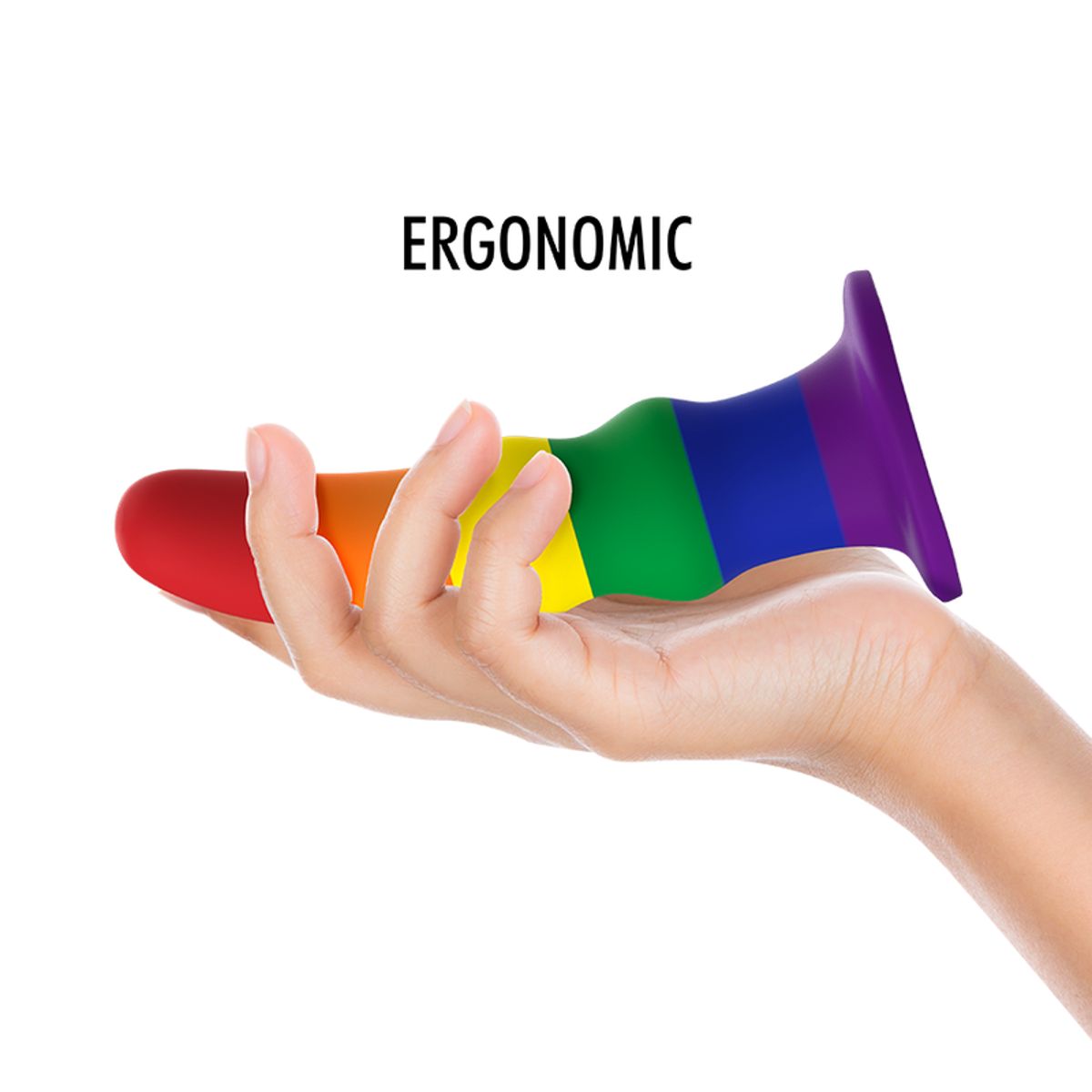 Dildo in Regenbogenfarben in einer Hand gehalten. Zylindrische Form. Text: ERGONOMIC.