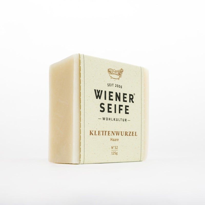 Seife mit Verpackung. Aufschrift: Wiener Seife, Klettenwurzel, N°32, 125g.