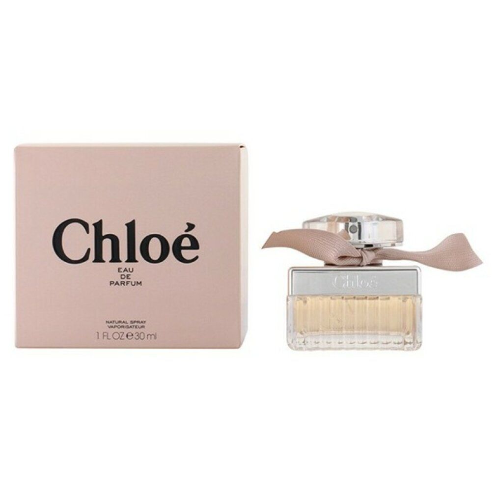 Chloé Eau de Parfum Flakon und Verpackung. Beige Box mit schwarzem Schriftzug Chloé. Flakon mit Schleife.