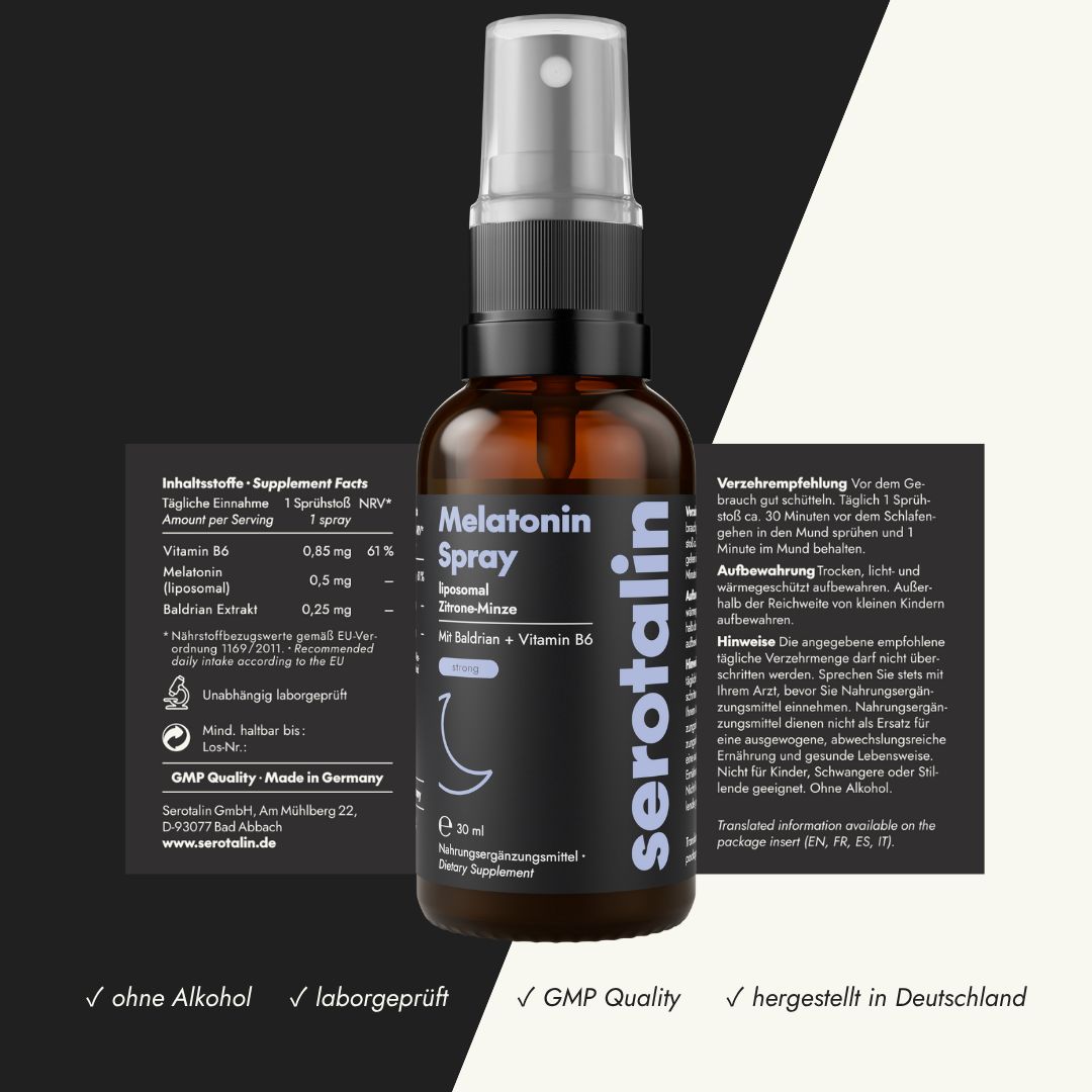 Braune Flasche mit Sprayaufsatz. Text: Melatonin Spray liposomal Zitrone-Minze. Inhaltsstoffe, GMP Quality, Made in Germany.