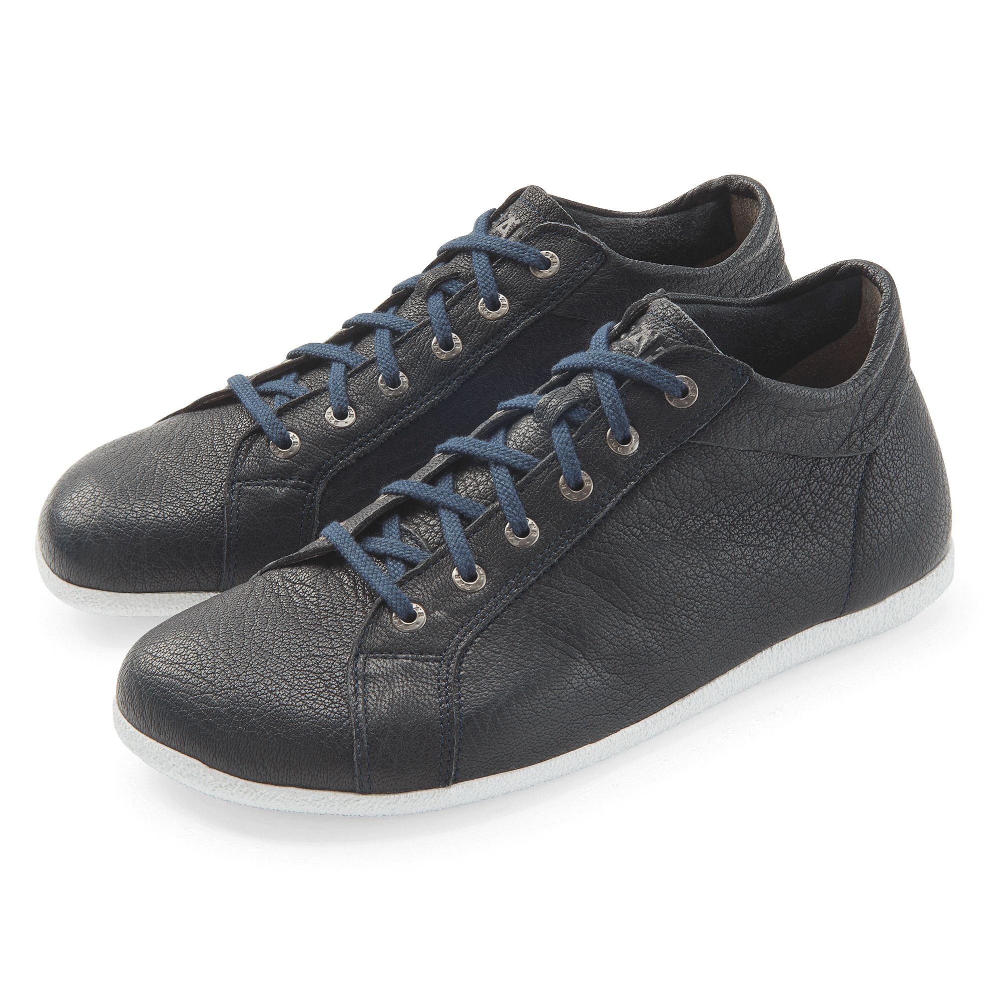 Schwarze Leder-Schnürschuhe mit blauen Schnürsenkeln und weißer Sohle.