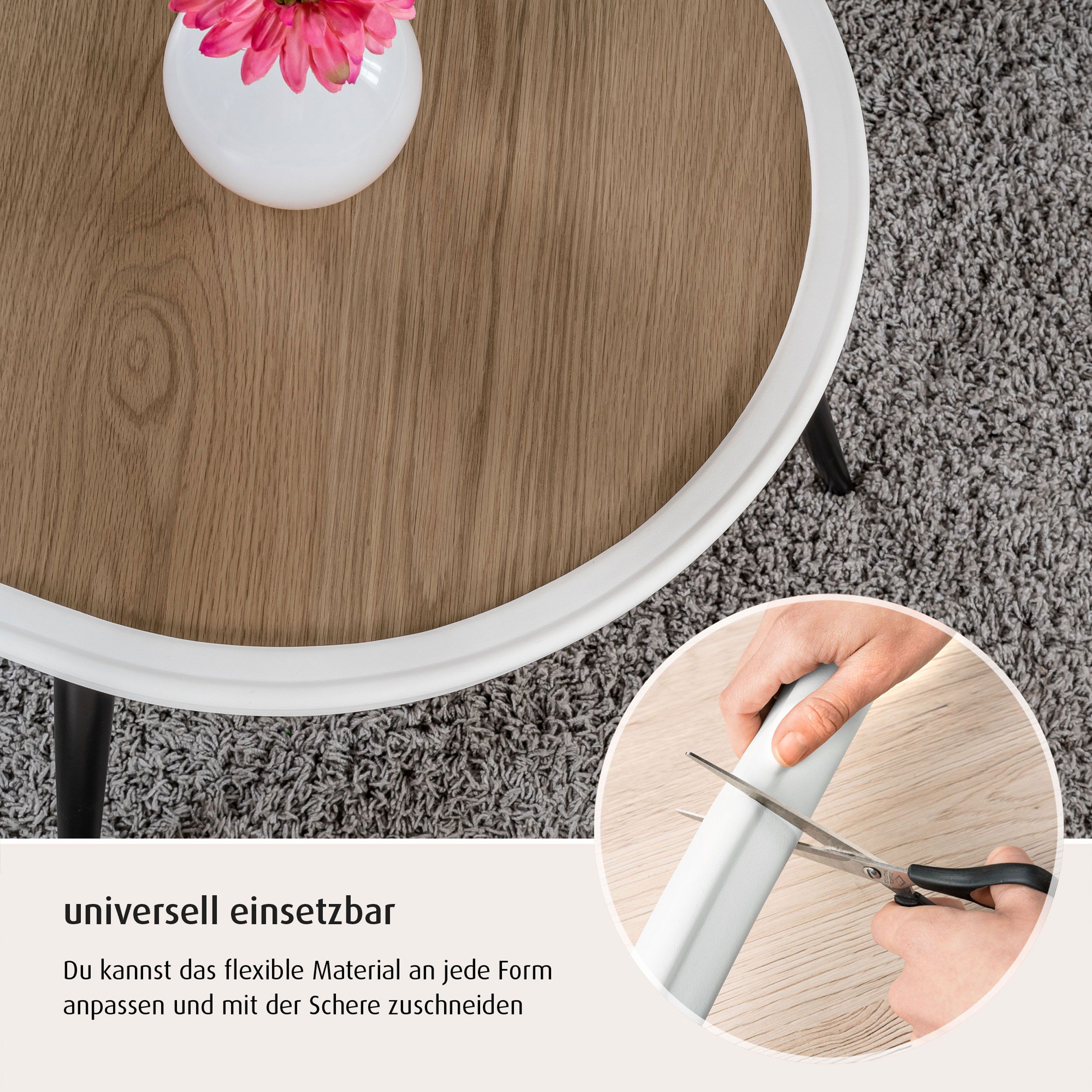 Weiße Kantenschutzleiste wird mit einer Schere zugeschnitten. Auf einem Tisch mit Holzoptik.