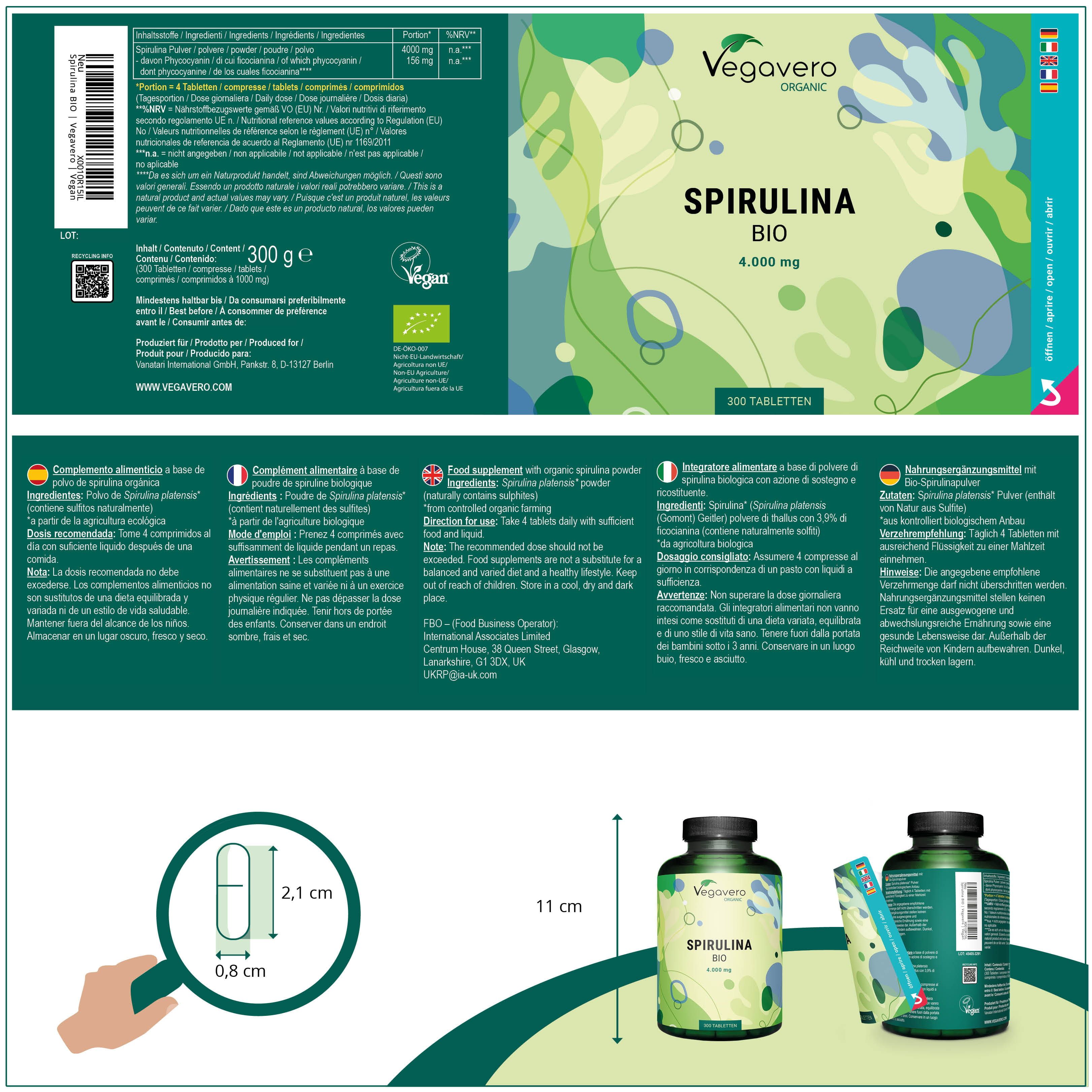 Rückseite der Spirulina BIO-Verpackung. Enthält Informationen in verschiedenen Sprachen, 300 g, EU-Bio-Logo, und eine Kapsel-Größenangabe.