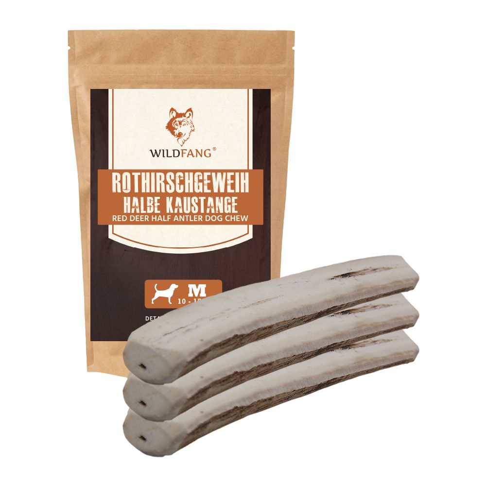 Drei Rothirsch Kaugeweih-Hälften und eine braune Verpackung. Verpackung mit Produktname und Logo. Text: „Rothirschgeweih halbe Kaustange“.