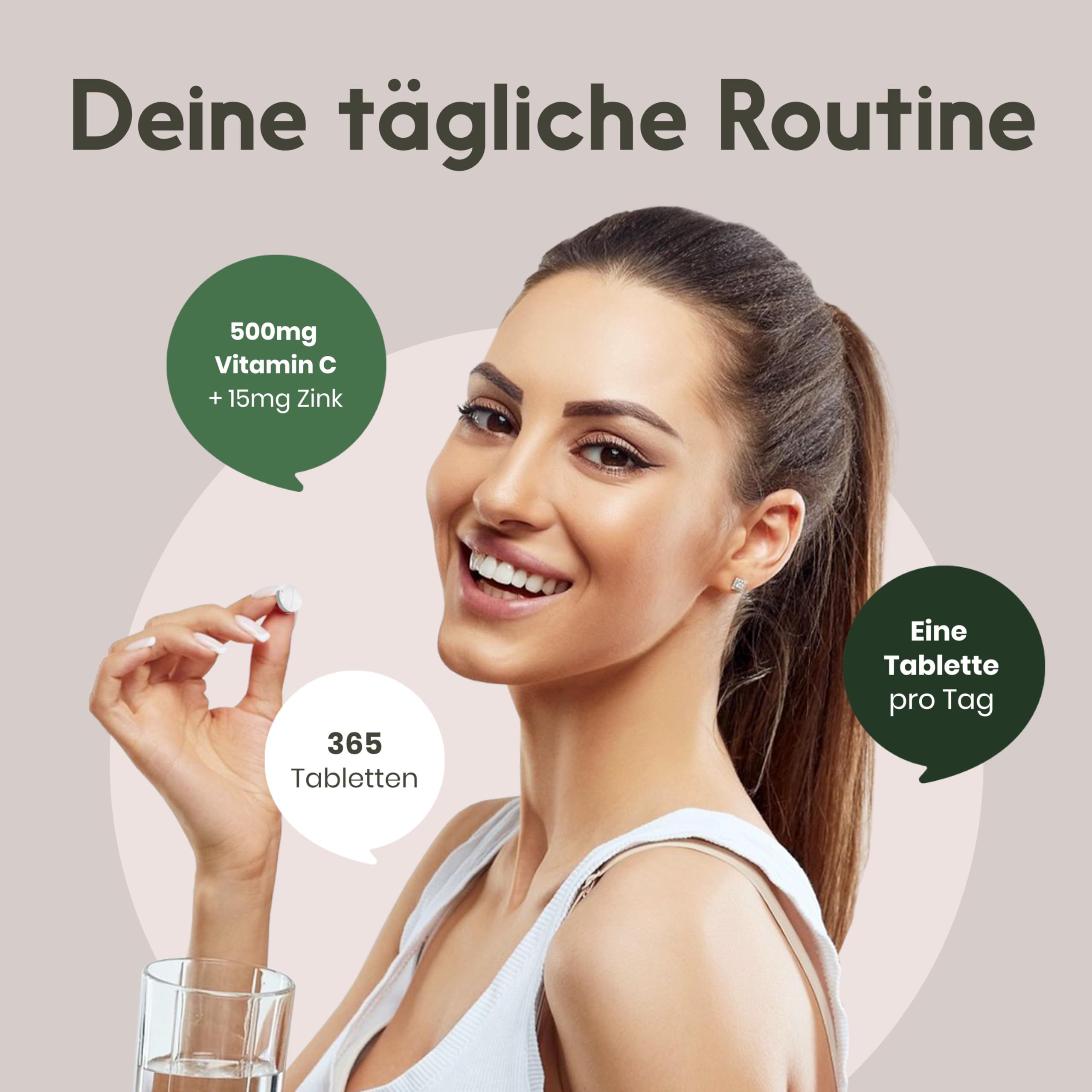 Frau hält Tablette. Text: 500mg Vitamin C + 15mg Zink, 365 Tabletten, Eine Tablette pro Tag.