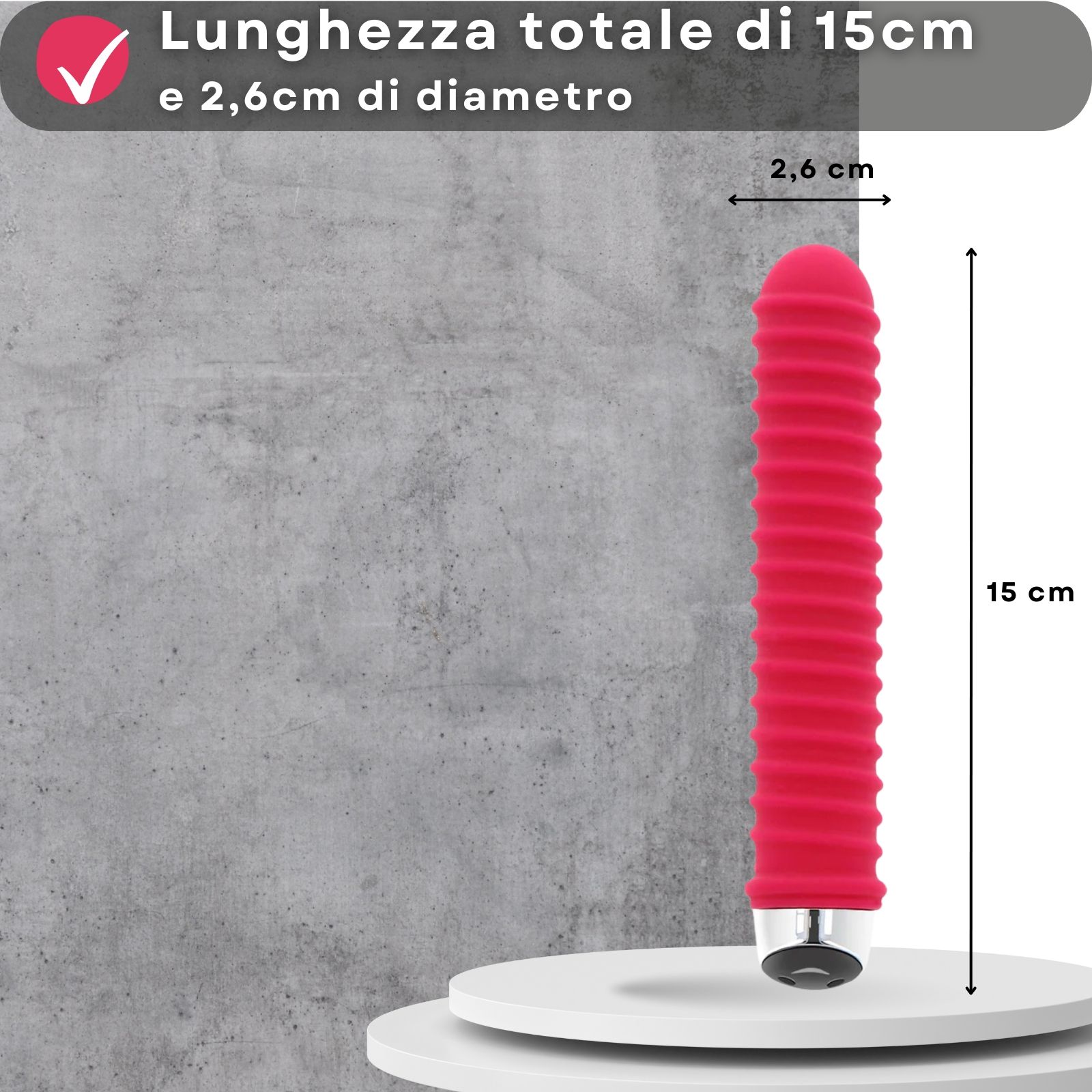Vibratore rosso scanalato. Testo: 15cm di lunghezza, 2,6cm di diametro.