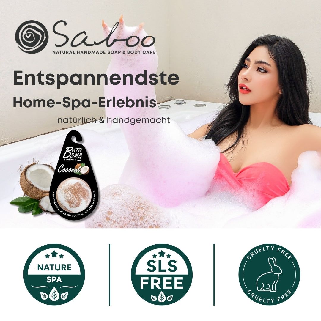 Frau in Badewanne mit Schaum. SABOO Schaumbad Bombe, Kokosnuss. Logos: Nature Spa, SLS Free, Cruelty Free.