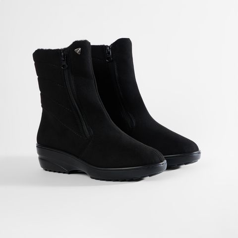 Schwarzer Damen-Stiefel mit Reißverschluss und Teddyfutter.