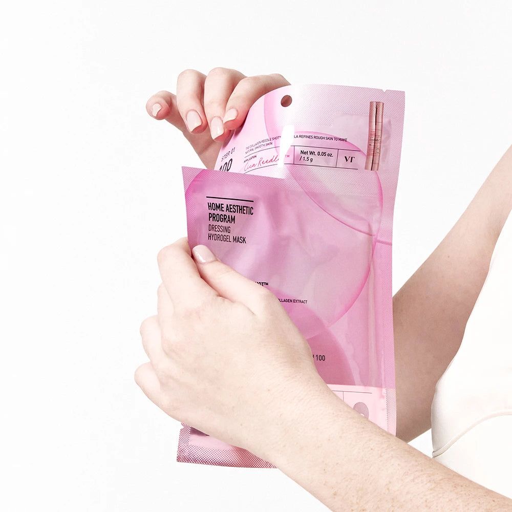 Hände öffnen eine rosa Produktverpackung. Text: Home Aesthetic Program. Dressing Hydrogel Mask.