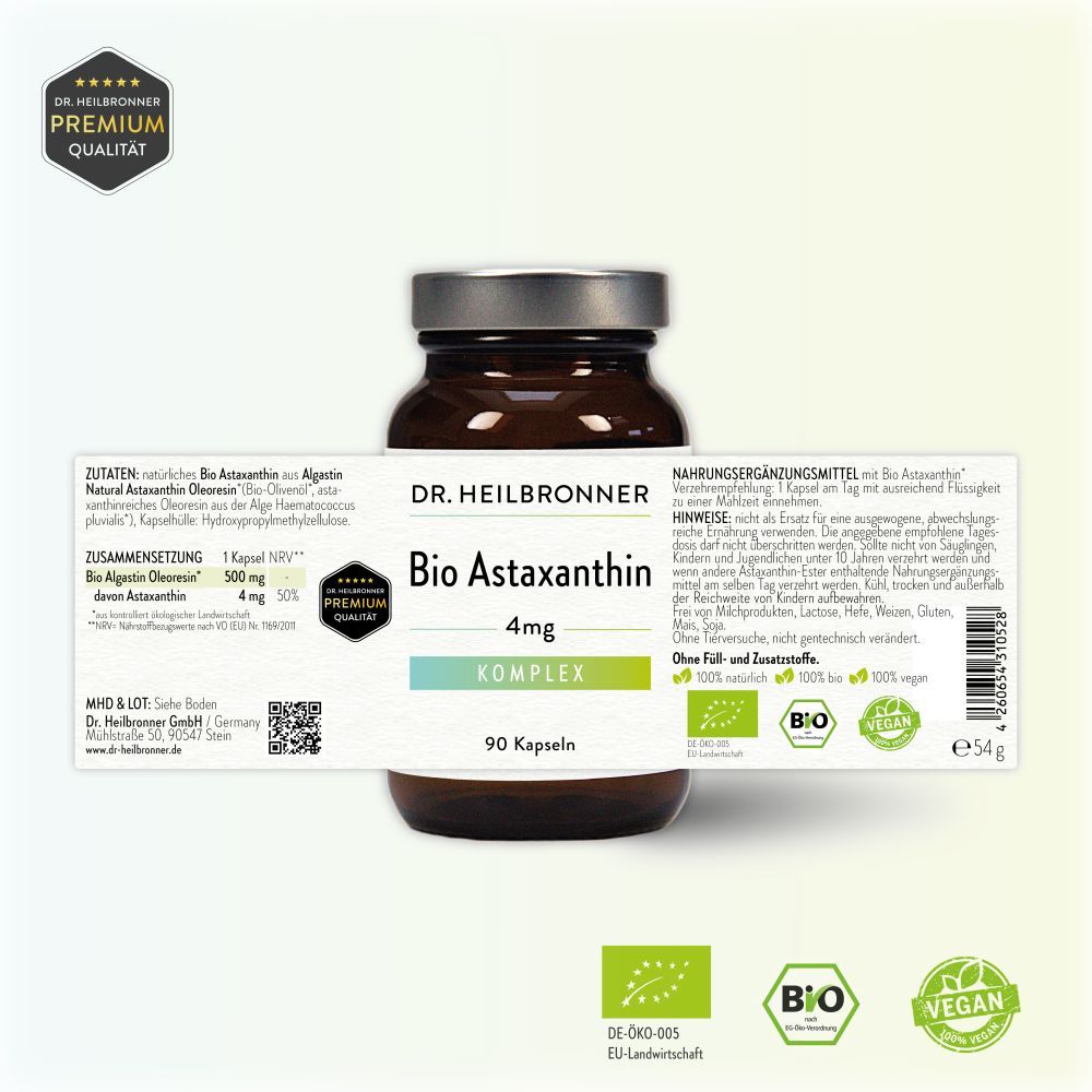 Braune Glasflasche mit Kapseln. Etikett mit "Bio Astaxanthin Komplex 4mg". 90 Kapseln. Bio- und Vegan-Siegel. Zusätzliches Etikett.