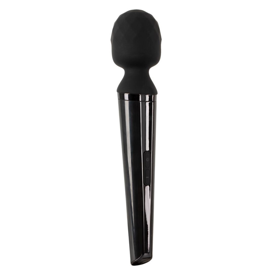 Schwarzer Vibrator mit abgerundetem Kopf. Zylindrischer Griff mit Knöpfen. Glänzende Oberfläche.