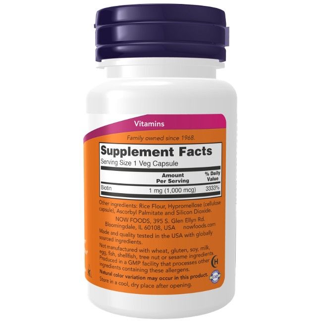 Weiße Flasche mit lila Deckel. Etikett mit Schriftzug "Supplement Facts" und "Biotin 1 mg".