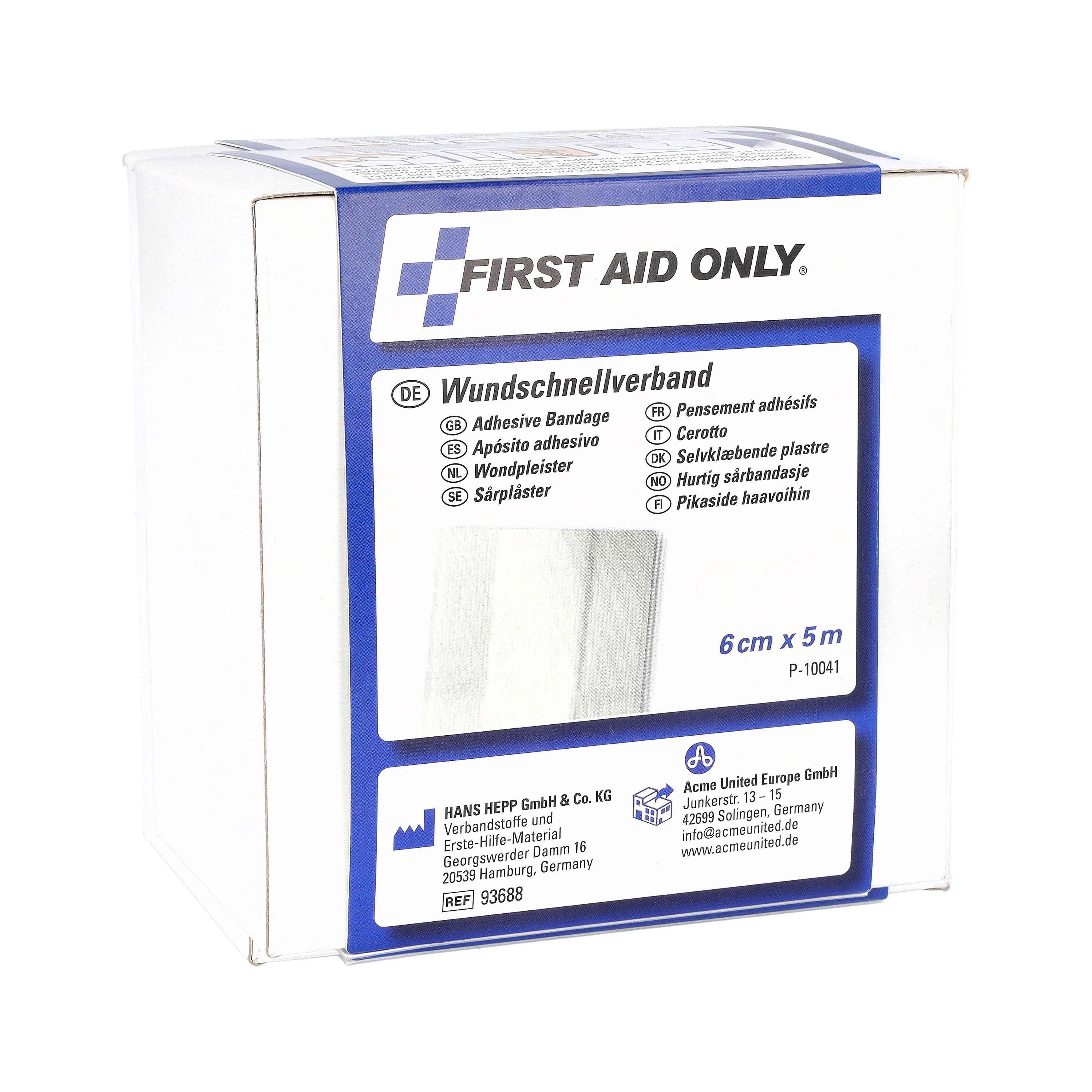 Weiße Verpackung mit Aufschrift FIRST AID ONLY. Produkt: Wundschnellverband, 6 cm x 5 m. Mehrsprachige Produktbezeichnungen.