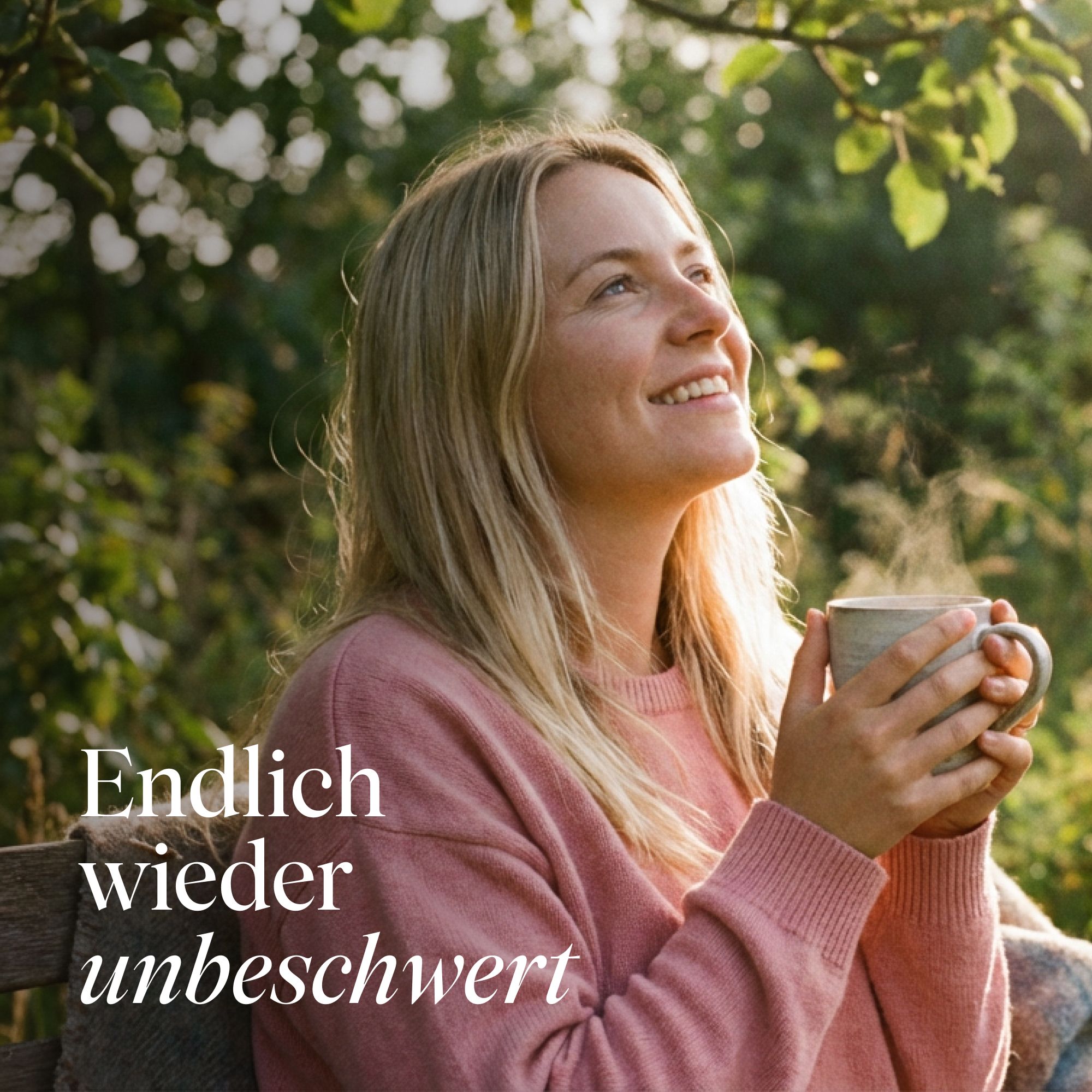 Frau genießt dampfenden Tee im Freien, mit Text 'Endlich wieder unbeschwert'.