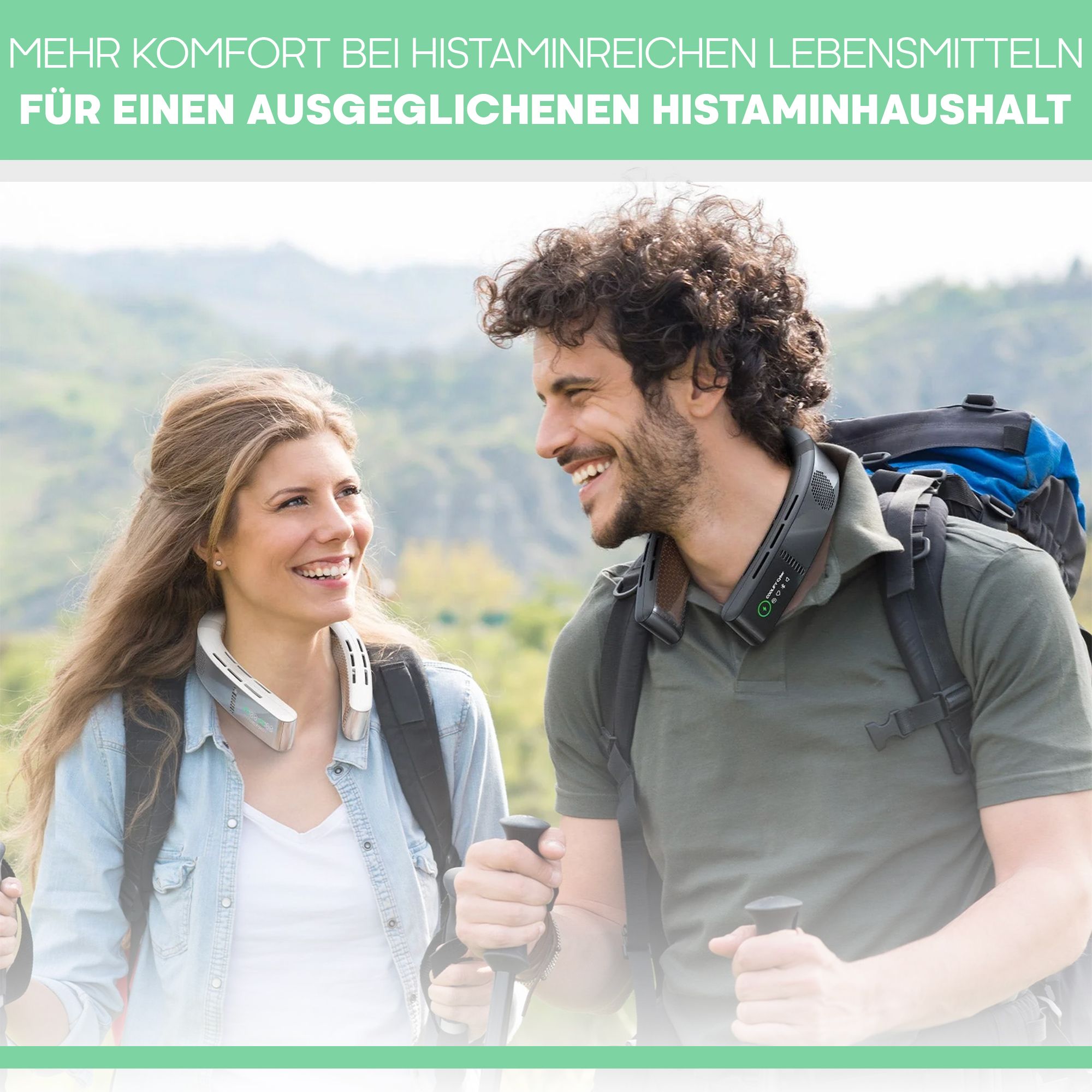 Paar beim Wandern mit Nackenlüftern, die mehr Komfort bei histaminreichen Lebensmitteln versprechen.