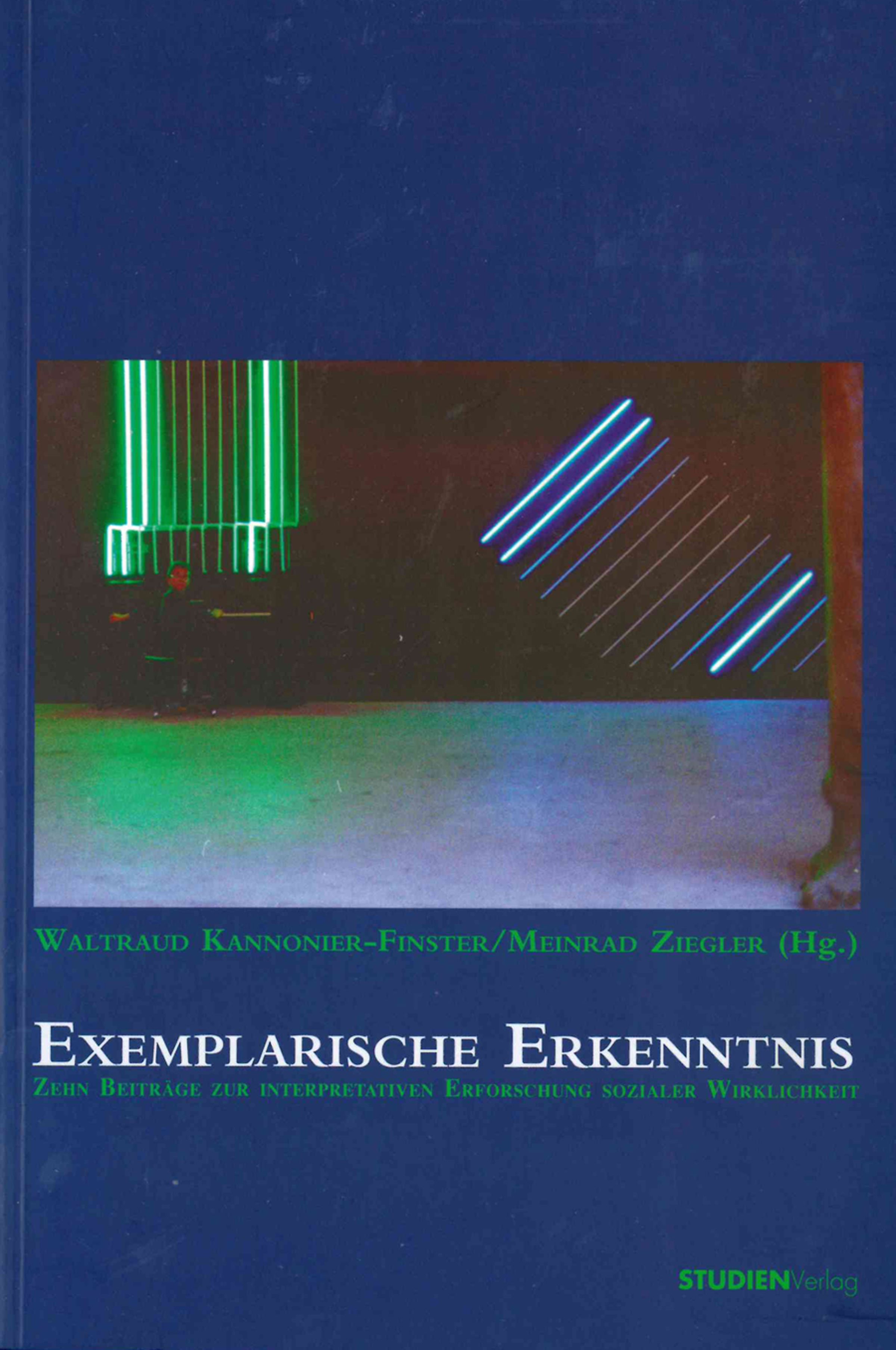 Buchcover mit Titel 'Exemplarische Erkenntnis'. Autoren: Kannonier-Finster, Ziegler. Blauer Hintergrund mit Neon-Grafik. StudienVerlag Logo.