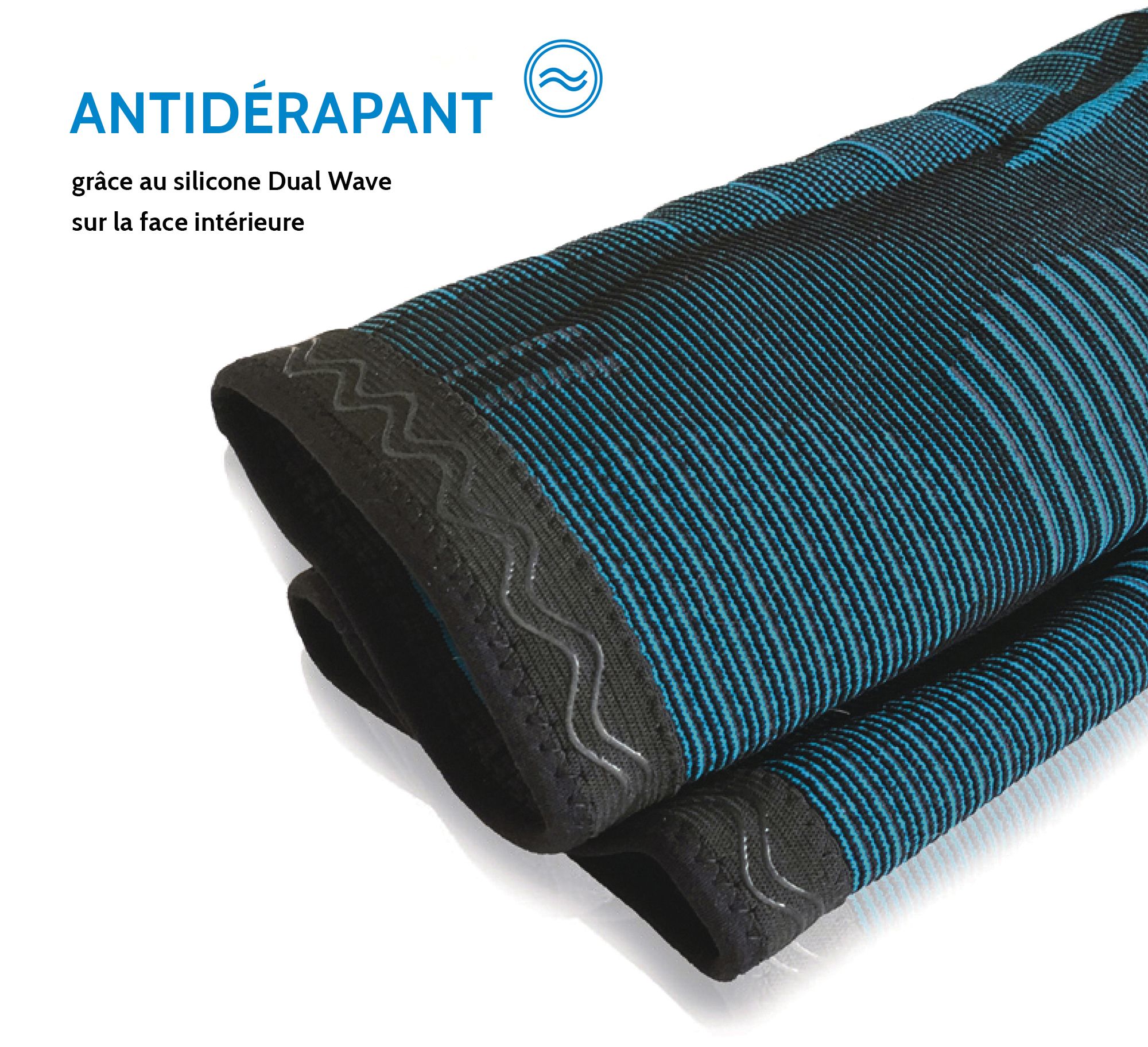 Gros plan d'une genouillère. Matière noire avec rayures bleues. Texte : ANTIDÉRAPANT grâce au silicone Dual Wave.