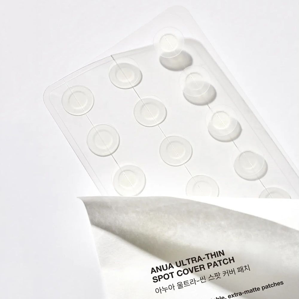 Transparente, runde Pickel-Patches in einer Blisterverpackung mit 12 Stück.