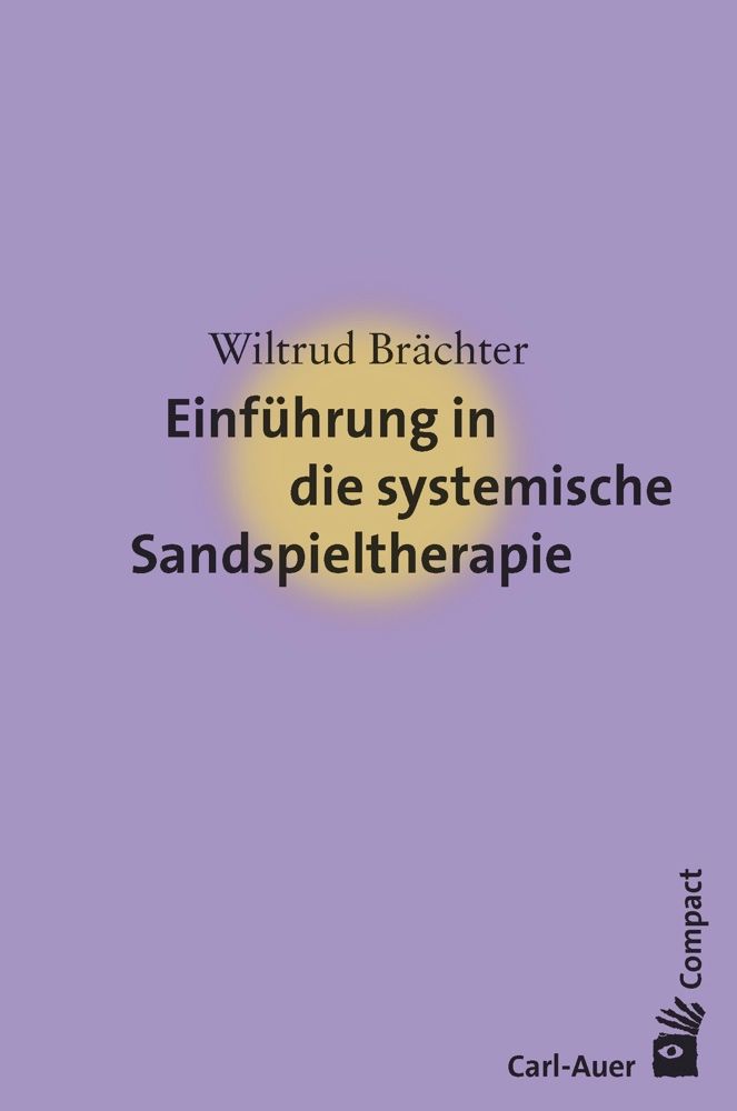 Buchcover. Titel: Einführung in die systemische Sandspieltherapie. Autor: Wiltrud Brächter. Verlag: Carl-Auer. Violett Hintergrund.