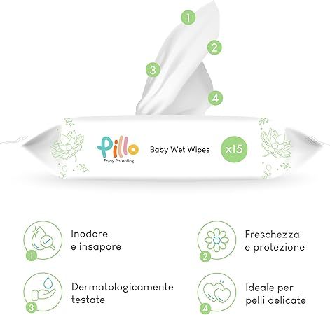 Pillo Baby-Feuchttücher-Packung mit herausgezogenen Tüchern. Weiße Verpackung mit Logo und Icons. 15 Tücher pro Packung.