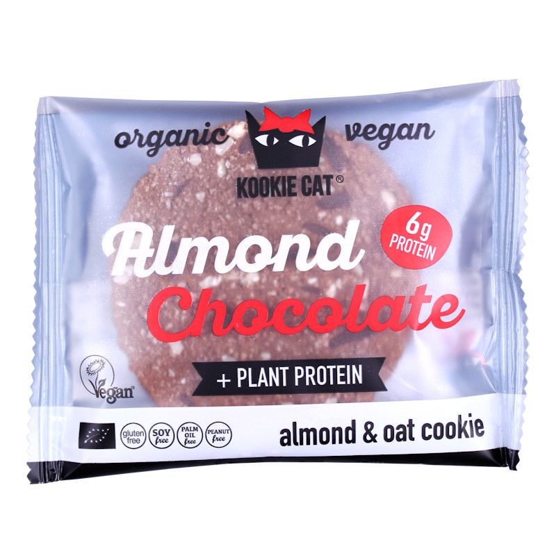 Verpackter Keks mit Mandel-Schokoladen-Geschmack. Sichtbare Aufschrift: Kookie Cat, Almond Chocolate, 6g Protein.