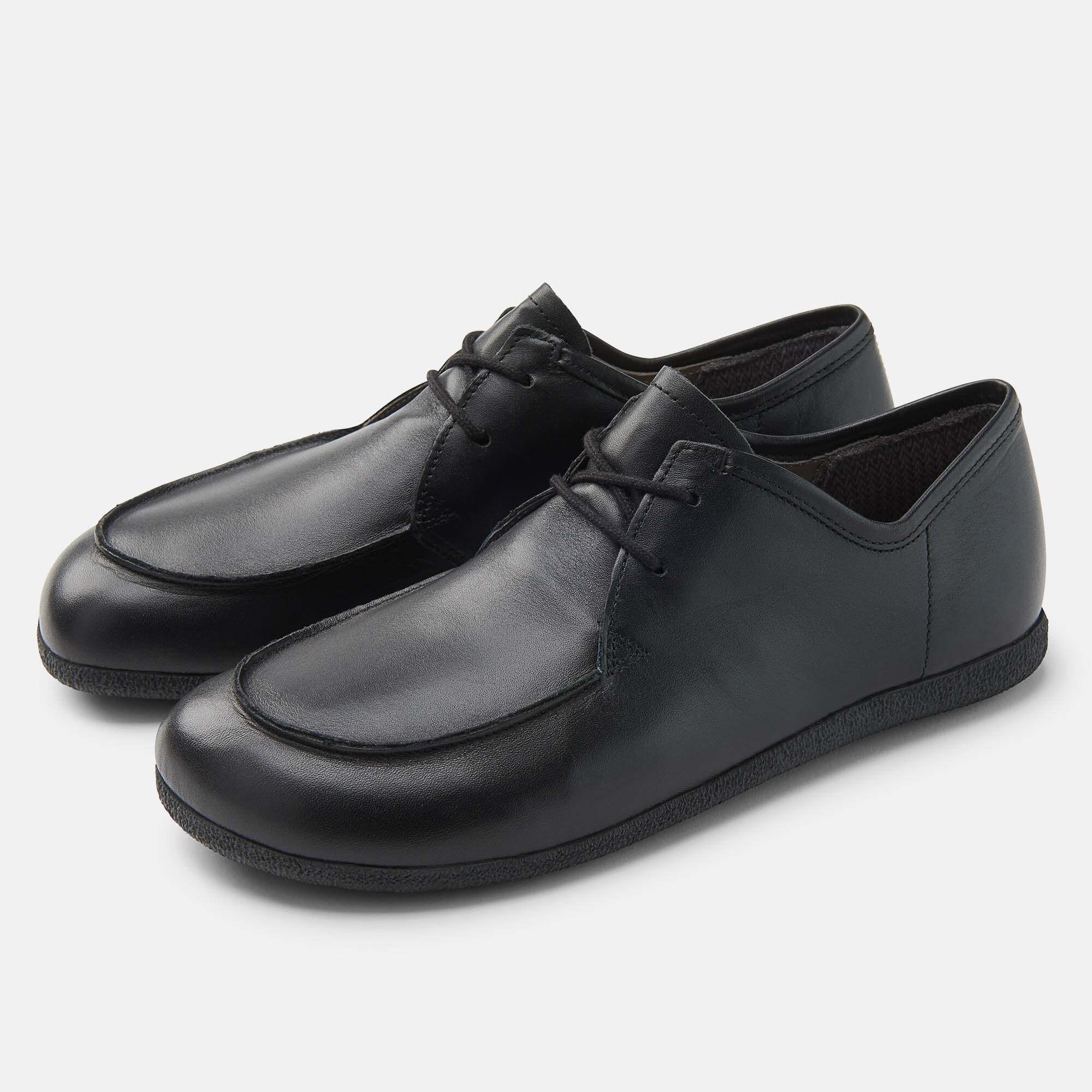Schwarze Leder-Schnürschuhe für Damen, breite Passform, mit Schnürung.
