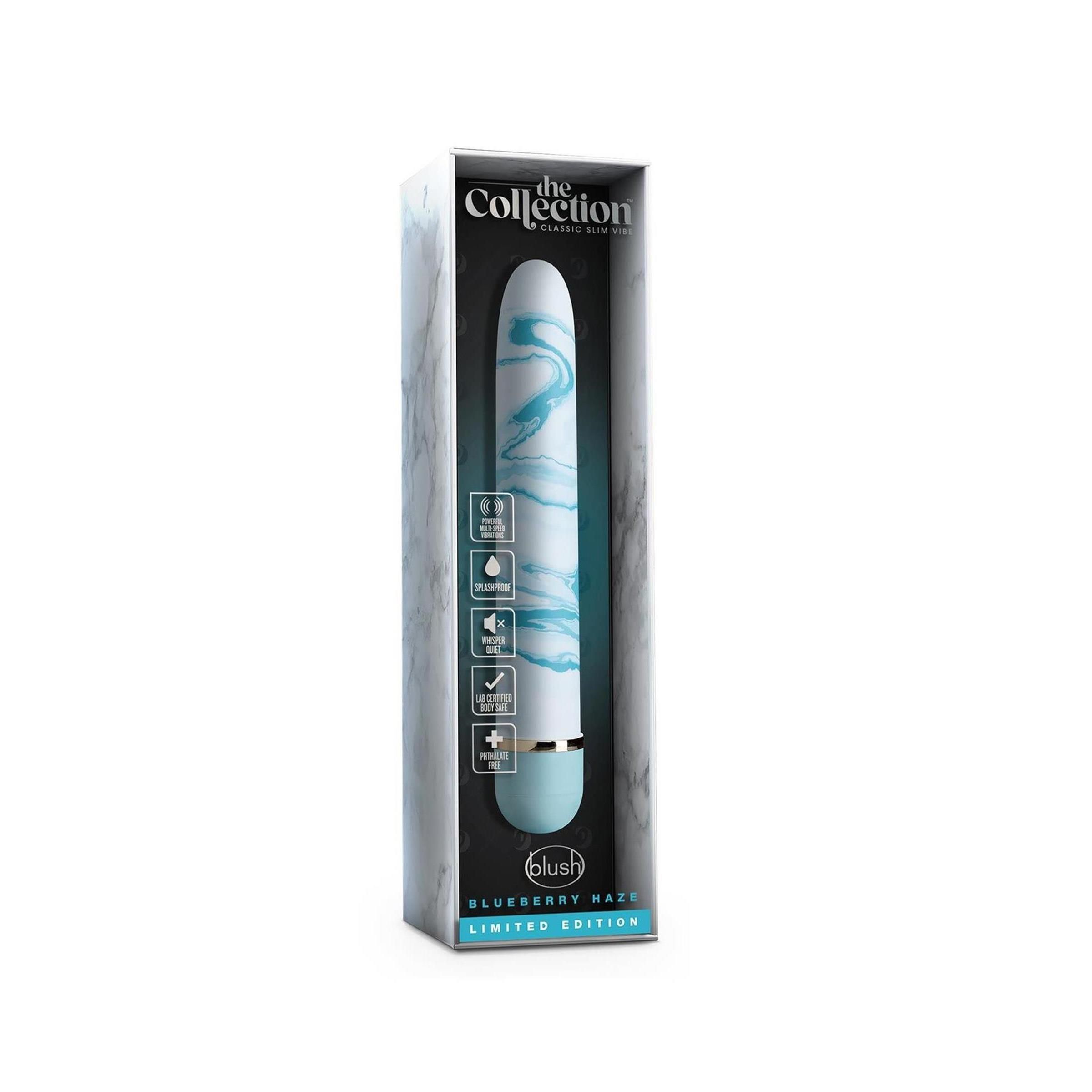 Wellness-Produkt in Verpackung. Blau-weißes Marmormuster, goldfarbene Akzente. Text: THE COLLECTION, Blush, Blueberry Haze.