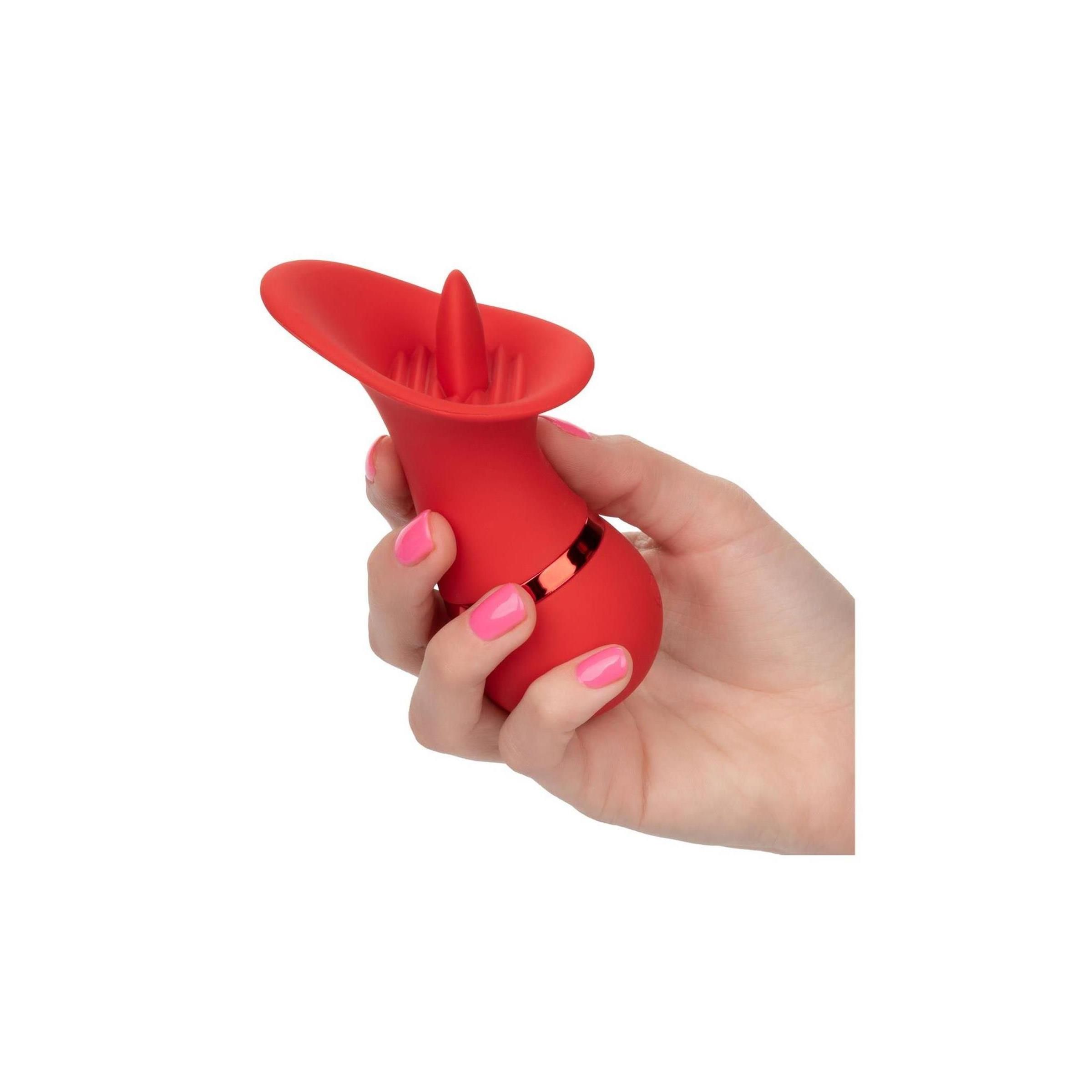 Roter Seducer in einer Hand gehalten. Sichtbare Merkmale: Zungen- und Vibrationsfunktionen. Roter Farbton.
