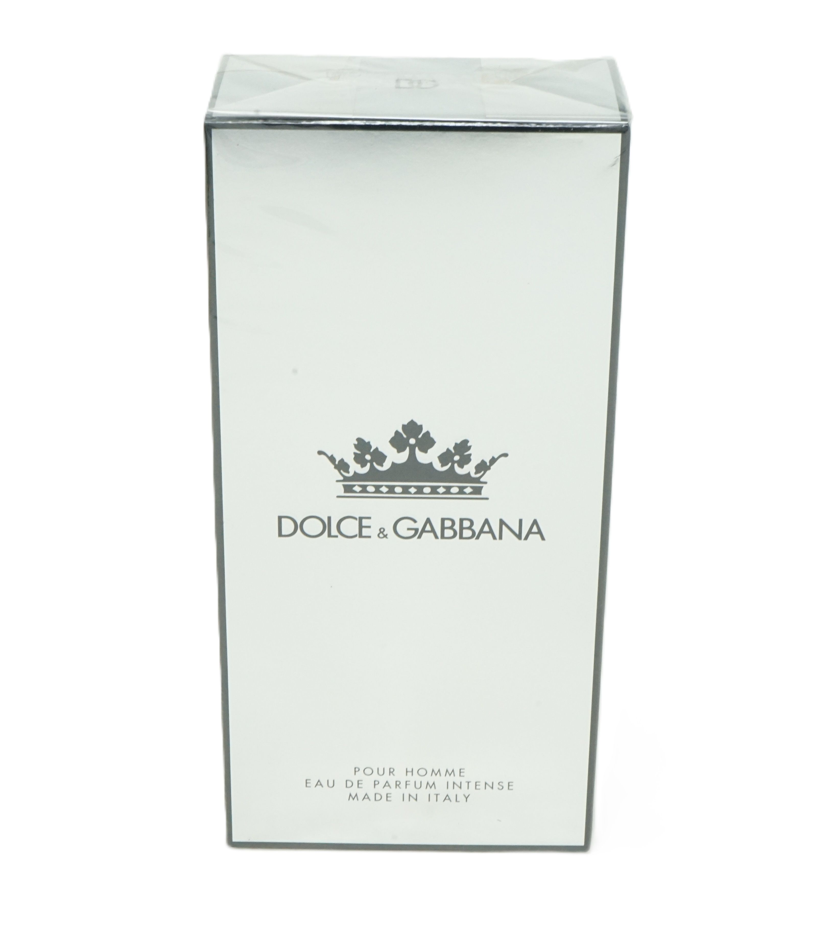 Weiße rechteckige Verpackung mit Logo und Schriftzug DOLCE & GABBANA. Text: POUR HOMME, EAU DE PARFUM INTENSE, MADE IN ITALY.