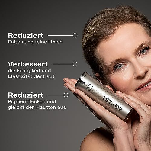 Frau hält Serum 02. Text: Reduziert Falten, verbessert Hautfestigkeit, reduziert Pigmentflecken.
