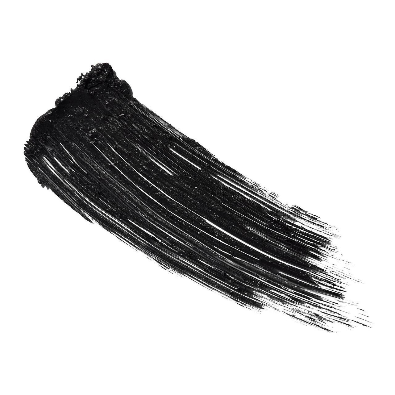 Schwarzer Mascara-Strich auf weißem Hintergrund. Textur sichtbar.