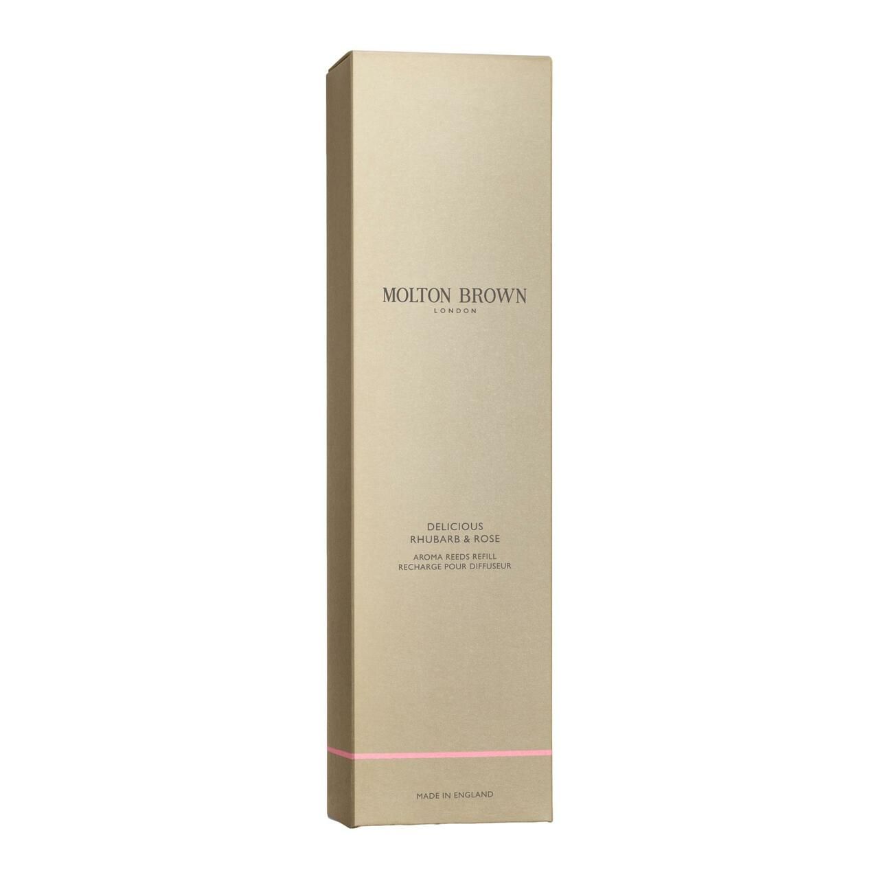Hohe, rechteckige Verpackung. Aufschrift: Molton Brown London, Delicious Rhubarb & Rose, Aroma Reed Refill, Recharge pour diffuseur.