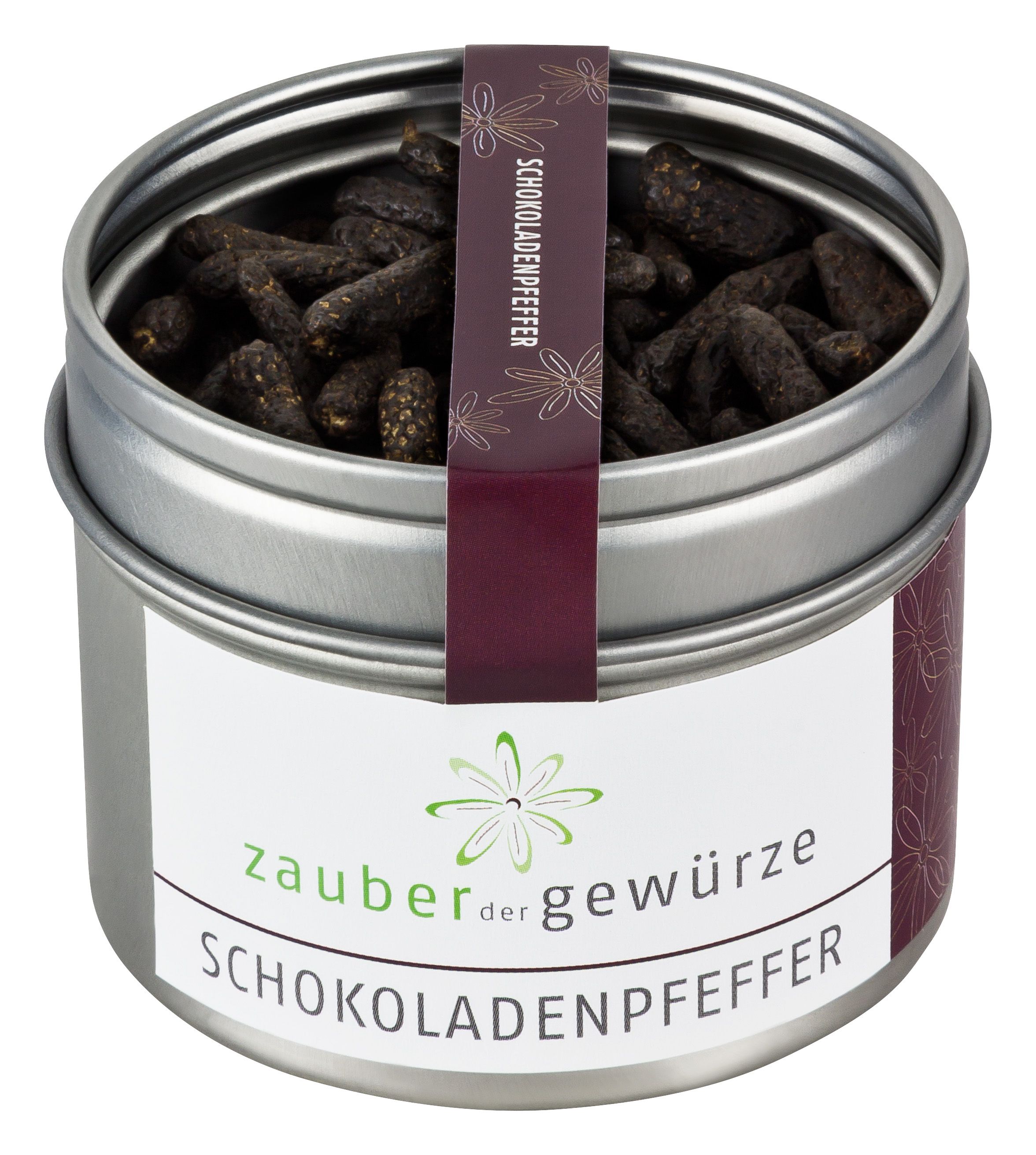Runde Dose mit Schokoladenpfeffer. Aufkleber mit Produktname und Logo. Dunkelrotes Band mit Schriftzug. Pfefferkörner im Inneren.