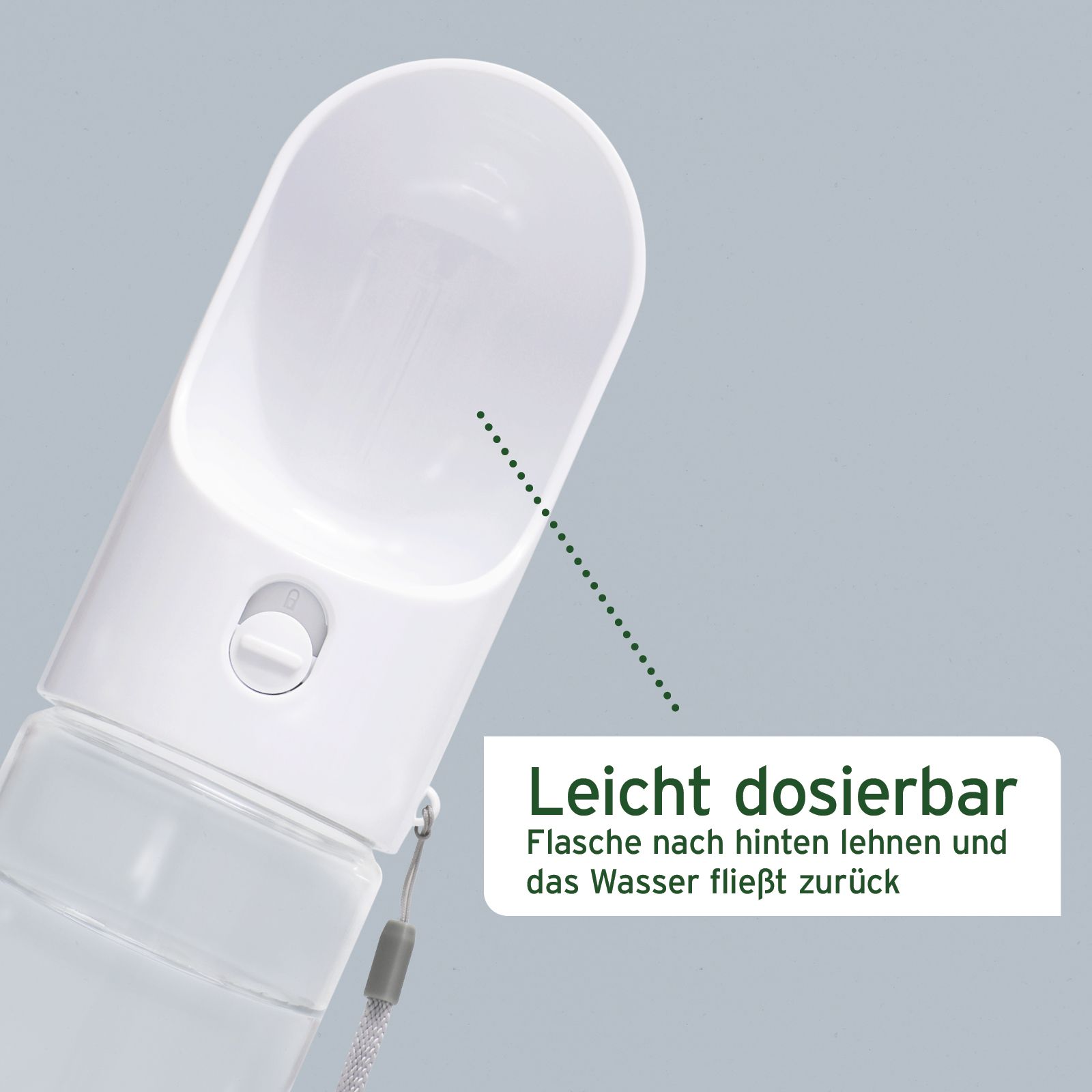 Weiße, leicht dosierbare Trinkflasche mit integriertem Napf, Wasser fließt zurück.