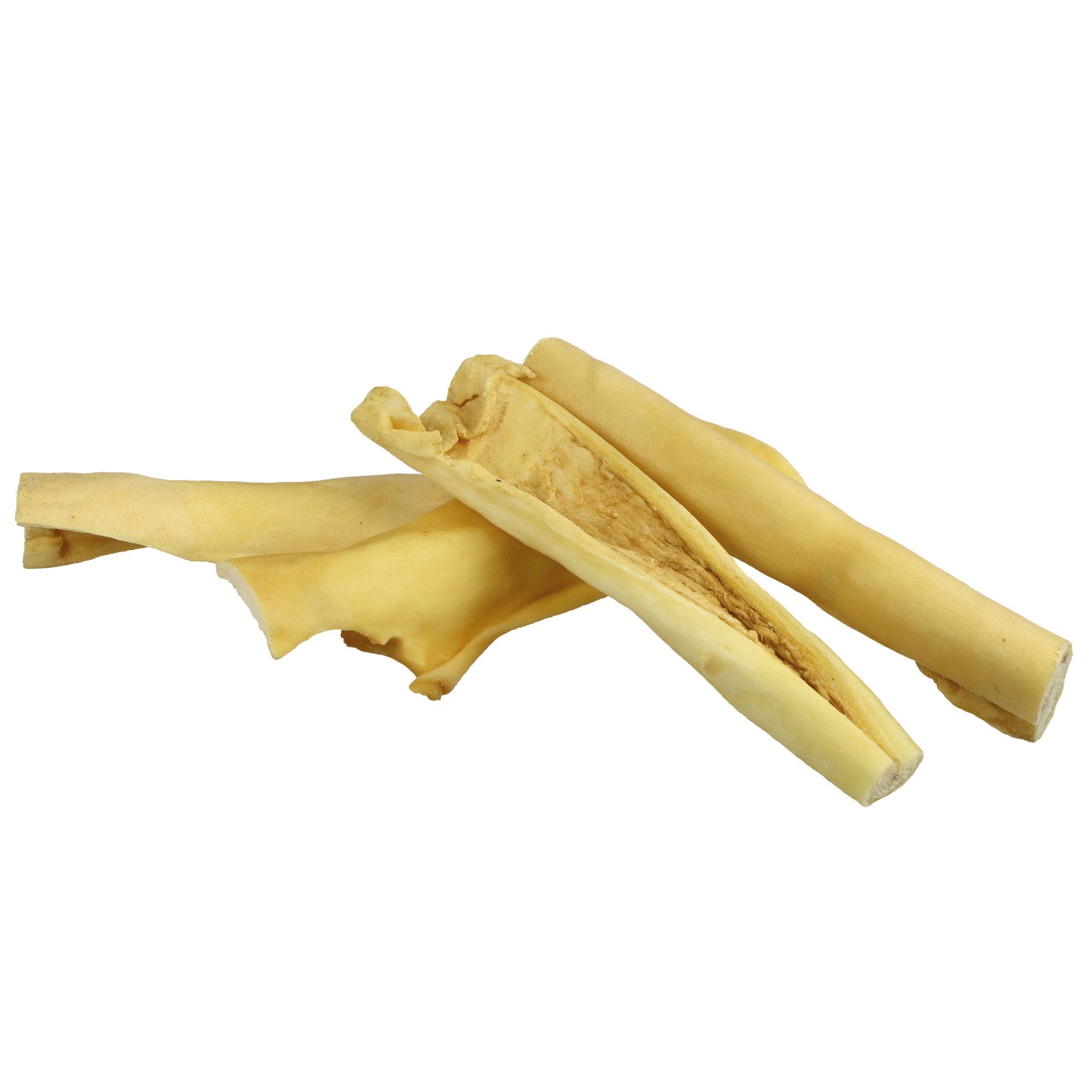 Drei Stücke getrocknete Rinder-Kopfhaut. Verschiedene Formen, hellbeige Farbe. Auf weißem Hintergrund.
