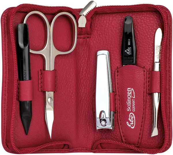 Rotes Etui mit Reißverschluss, gefüllt mit Maniküre-Werkzeugen. Enthält Nagelschere, Nagelknipser, Nagelhautschieber, Pinzette und Nagelfeile.