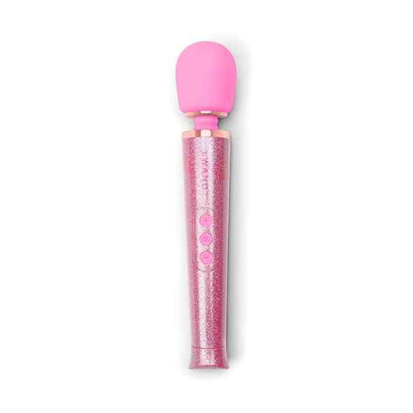 Pinkfarbener Massage-Stick mit glitzerndem Griff und drei Knöpfen. Der Kopf ist rund und rosa.