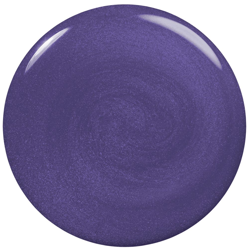 Kreisförmiger Farbfleck. Violett schimmernder Nagellack. Oberfläche mit leichten Textur- und Lichtreflexen.