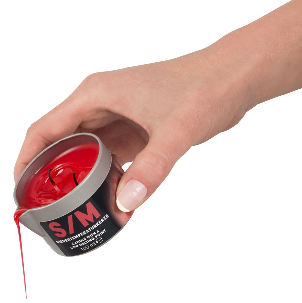 Rote Kerze in silbernem Behälter mit Ausguss, S/M Niedertemperaturkerze, 100 ml.