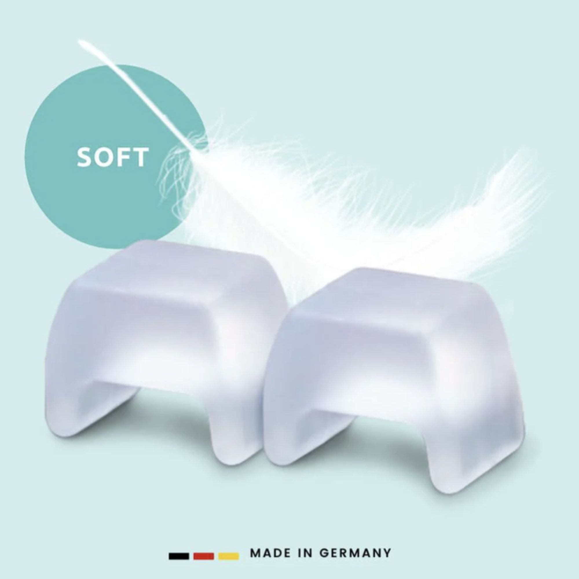 Zwei quadratische, transparente Produkte mit abgerundeten Ecken. Aufschrift: SOFT. Made in Germany.