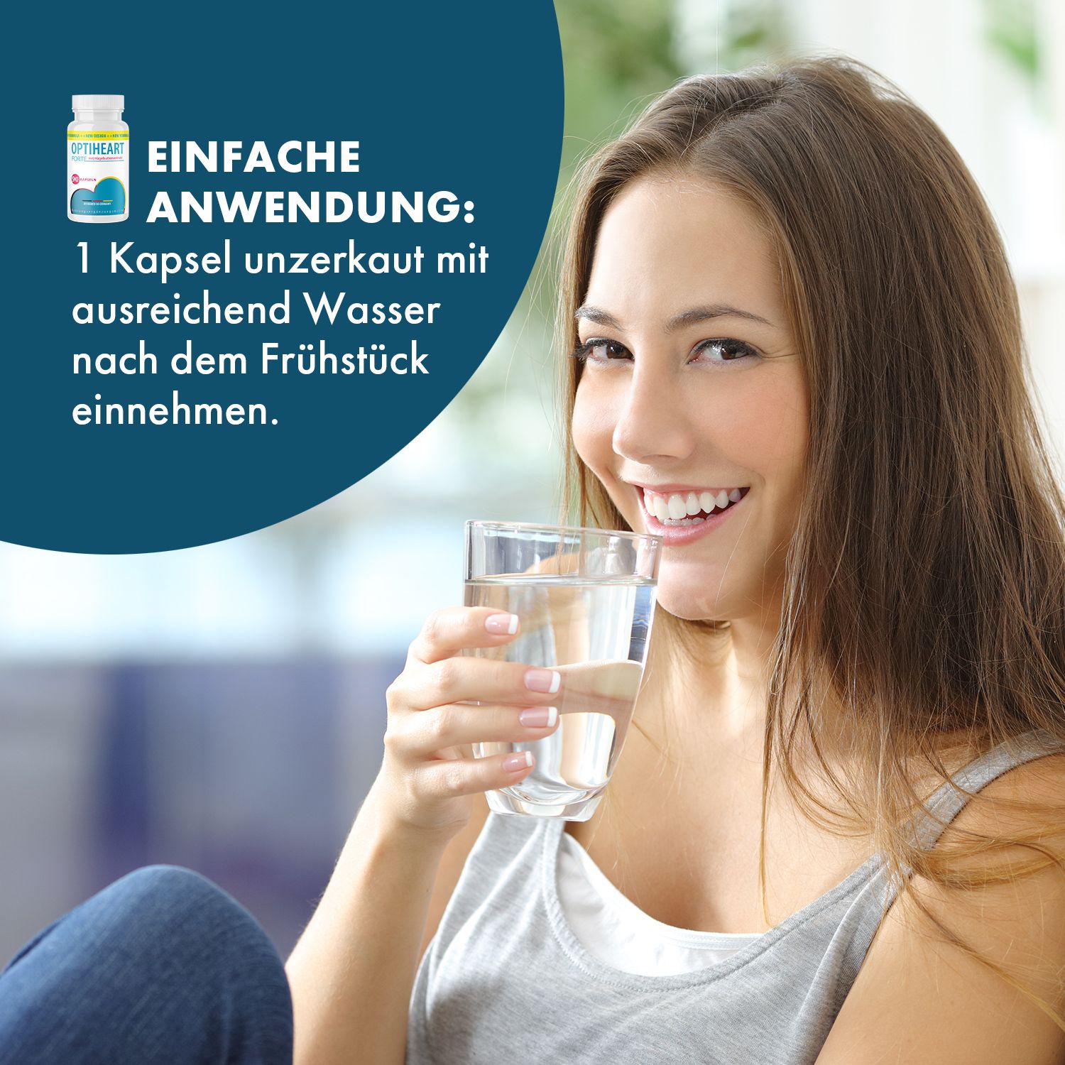 Frau trinkt Wasser. Text: Einfache Anwendung: 1 Kapsel unzerkaut mit ausreichend Wasser nach dem Frühstück einnehmen. Optiheart Kapseln.