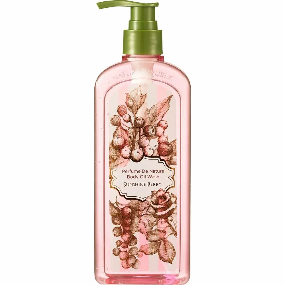Rosafarbene Flasche mit grünem Pumpkopf. Aufdruck mit floralem Muster und Schriftzug Sunshine Berry. Produktbezeichnung: Body Oil Wash.